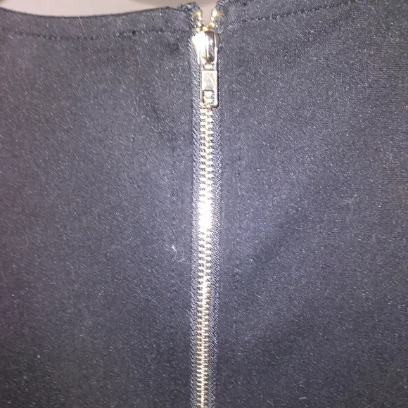 Black Cross Cross Top - Picture 12 of 13